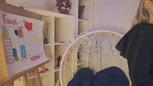 Snapshot of FlairCunard chatting on 12-27-24, 05:59 FlairCunard online show from 12-27-24, 05:59