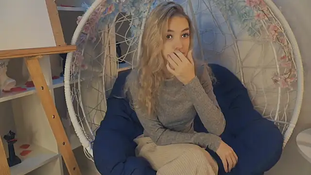 Snapshot of FlairCunard chatting on 12-29-24, 02:42 FlairCunard online show from 12-29-24, 02:42