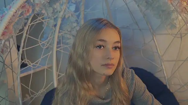 Snapshot of FlairCunard chatting on 12-29-24, 08:48 FlairCunard online show from 12-29-24, 08:48