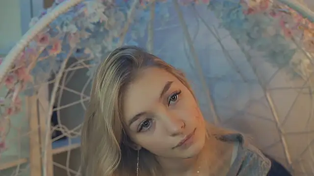 Snapshot of FlairCunard chatting on 12-29-24, 11:50 FlairCunard online show from 12-29-24, 11:50