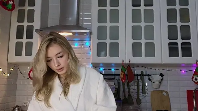 Snapshot of FlairCunard chatting on 12-31-24, 04:38 FlairCunard online show from 12-31-24, 04:38