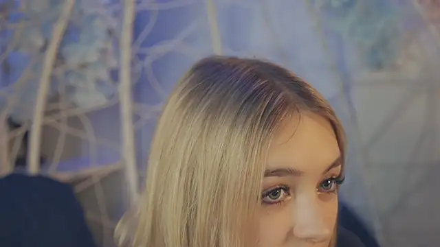 Snapshot of FlairCunard chatting on 01-01-25, 08:47 FlairCunard online show from 01-01-25, 08:47