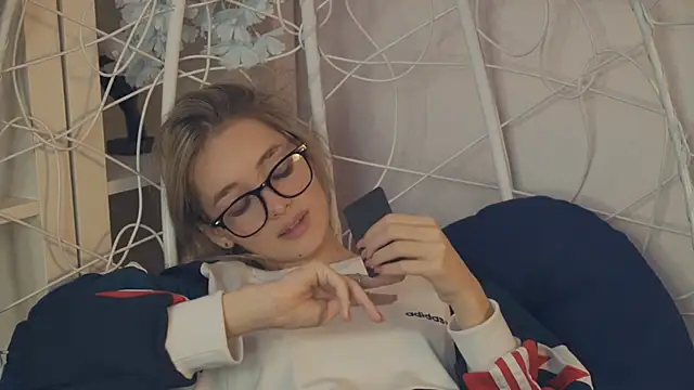 Snapshot of FlairCunard chatting on 01-01-25, 11:51 FlairCunard online show from 01-01-25, 11:51