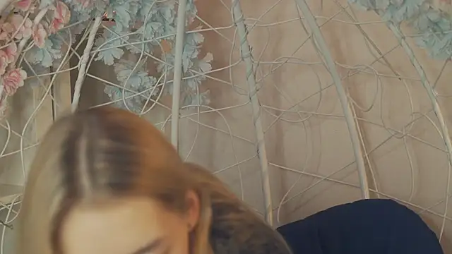 Snapshot of FlairCunard chatting on 01-02-25, 02:35 FlairCunard online show from 01-02-25, 02:35