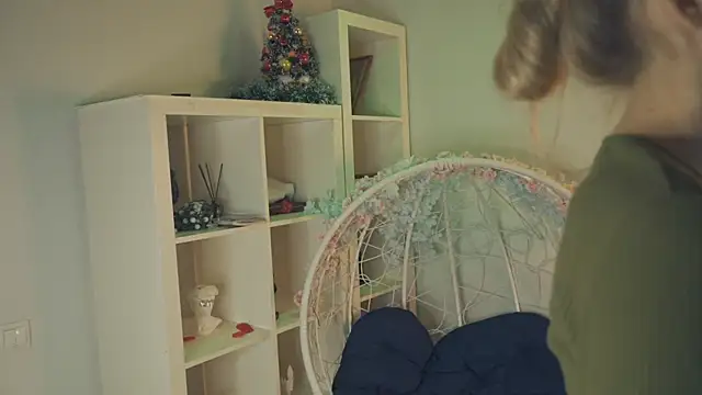 Snapshot of FlairCunard chatting on 01-03-25, 12:00 FlairCunard online show from 01-03-25, 12:00