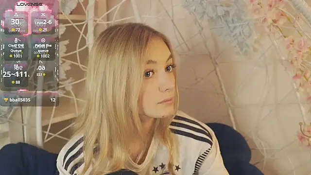 Snapshot of FlairCunard chatting on 01-13-25, 08:48 FlairCunard online show from 01-13-25, 08:48