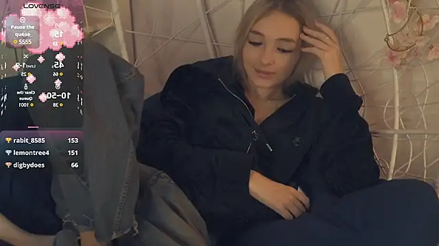 Snapshot of FlairCunard chatting on 01-16-25, 05:44 FlairCunard online show from 01-16-25, 05:44