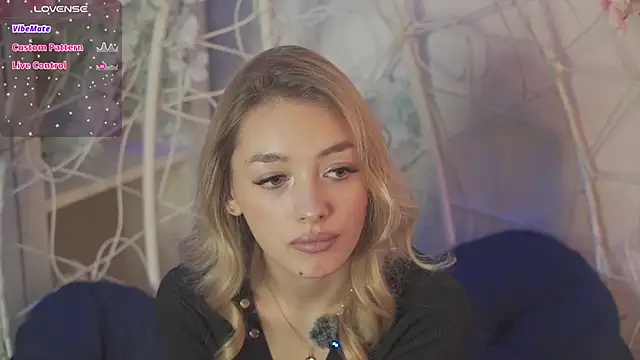 Snapshot of FlairCunard chatting on 02-10-25, 06:13 FlairCunard online show from 02-10-25, 06:13