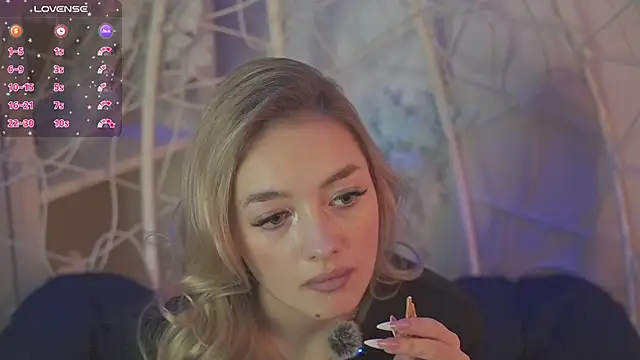 Snapshot of FlairCunard chatting on 02-10-25, 09:36 FlairCunard online show from 02-10-25, 09:36