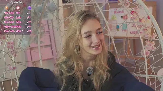 Snapshot of FlairCunard chatting on 02-18-25, 03:32 FlairCunard online show from 02-18-25, 03:32