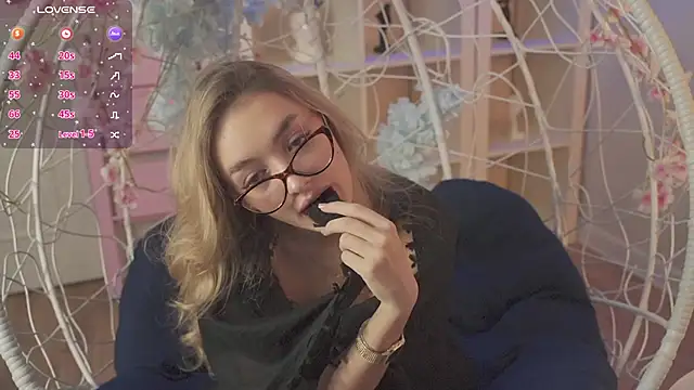 Snapshot of FlairCunard chatting on 02-20-25, 06:02 FlairCunard online show from 02-20-25, 06:02