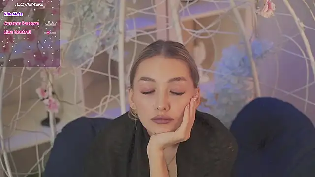 Snapshot of FlairCunard chatting on 02-20-25, 09:09 FlairCunard online show from 02-20-25, 09:09