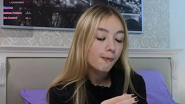 Snapshot of FlairCunard chatting on 02-22-25, 08:20 FlairCunard online show from 02-22-25, 08:20