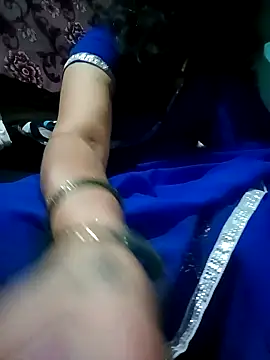 Snapshot of gunjan22 chatting on 12-28-24, 07:00 gunjan22 online show from 12-28-24, 07:00