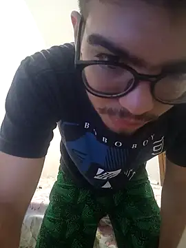 Snapshot of Edwardsky000 chatting on 12-04-24, 05:11 Edwardsky000 online show from 12-04-24, 05:11