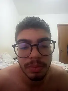 Snapshot of Edwardsky000 chatting on 12-10-24, 10:47 Edwardsky000 online show from 12-10-24, 10:47