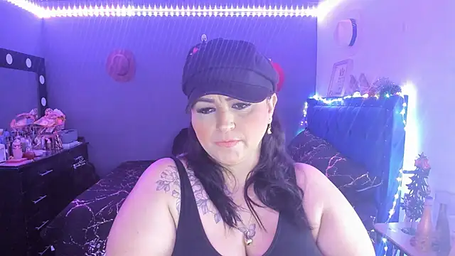 Snapshot of Ivonnee__ chatting on 12-19-24, 03:40 Ivonnee   online show from 12-19-24, 03:40