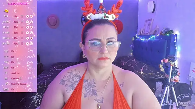 Snapshot of Ivonnee__ chatting on 12-22-24, 08:27 Ivonnee   online show from 12-22-24, 08:27