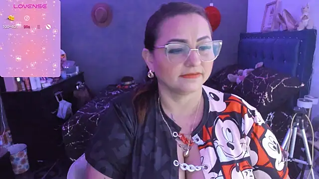 Snapshot of Ivonnee__ chatting on 01-08-25, 09:32 Ivonnee   online show from 01-08-25, 09:32