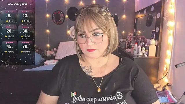 Snapshot of Ivonnee__ chatting on 02-19-25, 03:50 Ivonnee   online show from 02-19-25, 03:50