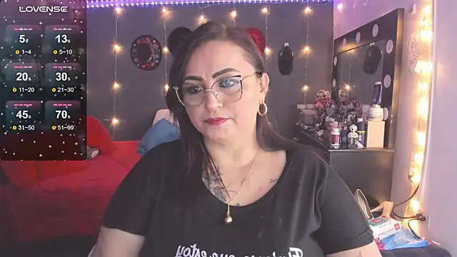 Snapshot of Ivonnee__ chatting on 02-26-25, 12:38 Ivonnee   online show from 02-26-25, 12:38