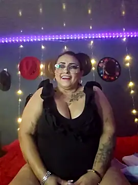 Snapshot of Ivonnee__ chatting on 03-02-25, 08:27 Ivonnee   online show from 03-02-25, 08:27