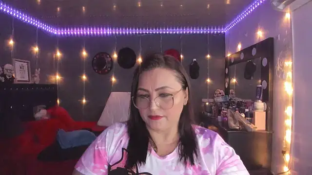 Snapshot of Ivonnee__ chatting on 03-07-25, 03:29 Ivonnee   online show from 03-07-25, 03:29