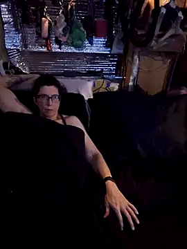 Snapshot of alienbunny chatting on 01-13-25, 04:18 alienbunny online show from 01-13-25, 04:18