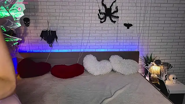 Snapshot of NovaBlissss chatting on 10-31-25, 03:02 NovaBlissss online show from 10-31-25, 03:02