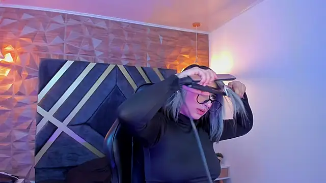 Alahia Dangelo online show from 10-18-25, 11:55