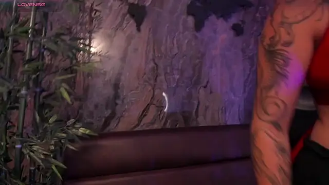 Alahia Dangelo online show from 11-14-25, 05:33