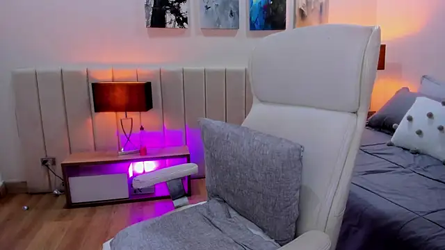 Snapshot of DaniRousse chatting on 12-04-25, 03:38 DaniRousse online show from 12-04-25, 03:38