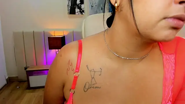 Snapshot of DaniRousse chatting on 02-01-26, 06:50 DaniRousse online show from 02-01-26, 06:50