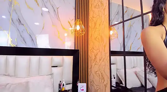 Snapshot of SofiaLaurents chatting on 01-30-25, 02:04 SofiaLaurents online show from 01-30-25, 02:04