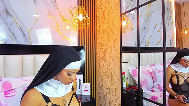 Snapshot of SofiaLaurents chatting on 03-01-25, 04:44 SofiaLaurents online show from 03-01-25, 04:44