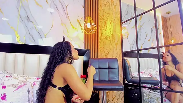 Snapshot of SofiaLaurents chatting on 03-05-25, 01:39 SofiaLaurents online show from 03-05-25, 01:39