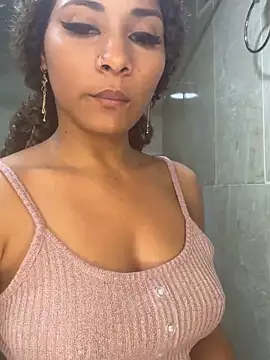 Snapshot of SofiaLaurents chatting on 03-15-25, 02:03 SofiaLaurents online show from 03-15-25, 02:03