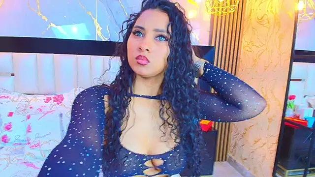 Snapshot of SofiaLaurents chatting on 09-18-25, 01:13 SofiaLaurents online show from 09-18-25, 01:13