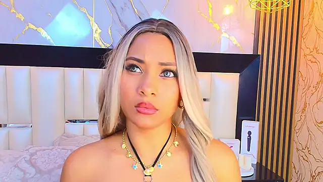 Snapshot of SofiaLaurents chatting on 10-04-25, 01:09 SofiaLaurents online show from 10-04-25, 01:09