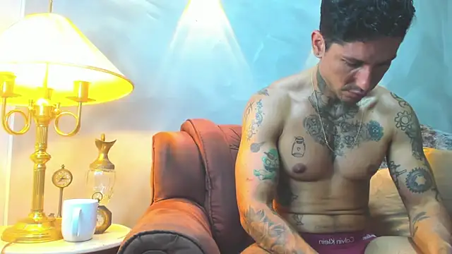 Snapshot of Dylanstonne chatting on 01-18-25, 10:28 Dylanstonne online show from 01-18-25, 10:28