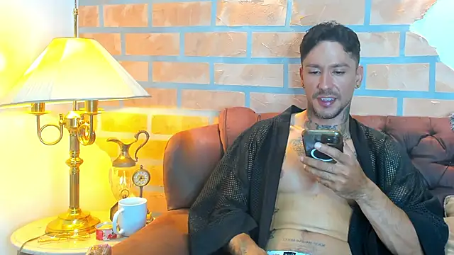 Snapshot of Dylanstonne chatting on 01-30-25, 10:19 Dylanstonne online show from 01-30-25, 10:19