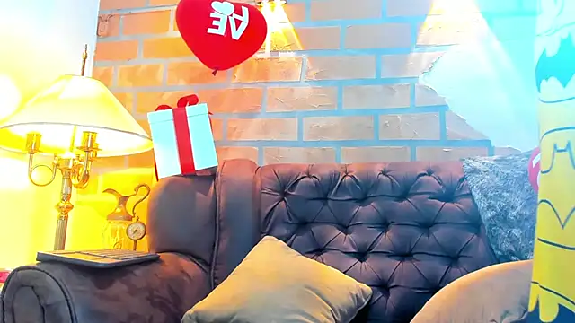 Snapshot of Dylanstonne chatting on 02-07-25, 01:25 Dylanstonne online show from 02-07-25, 01:25