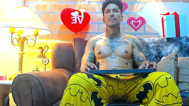 Snapshot of Dylanstonne chatting on 02-14-25, 08:59 Dylanstonne online show from 02-14-25, 08:59