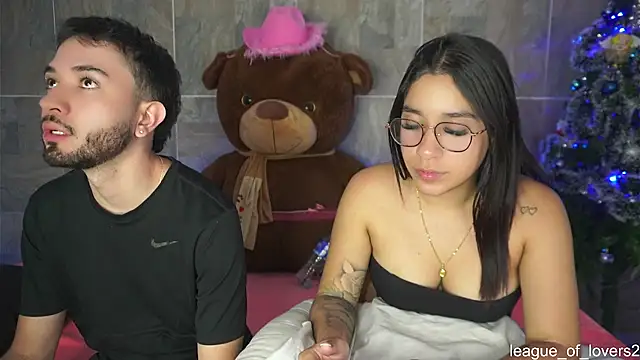 Snapshot of LeagueOfLovers chatting on 12-17-24, 03:39 LeagueOfLovers online show from 12-17-24, 03:39