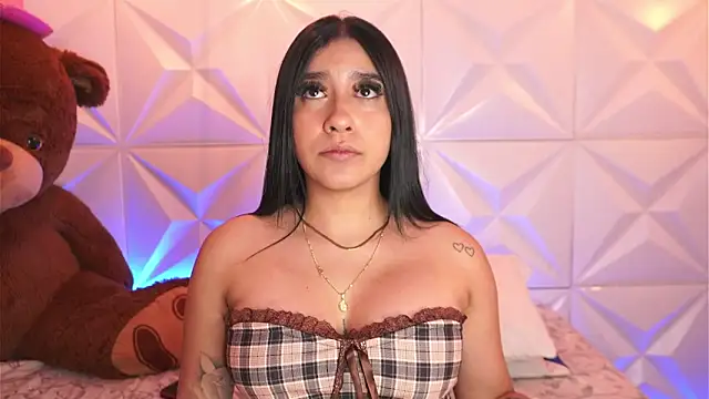 Snapshot of LeagueOfLovers chatting on 03-09-25, 01:46 LeagueOfLovers online show from 03-09-25, 01:46