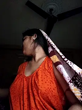 Snapshot of yoursweety09 chatting on 01-11-25, 03:23 yoursweety09 online show from 01-11-25, 03:23