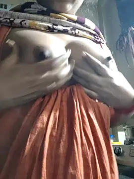 Snapshot of yoursweety09 chatting on 01-11-25, 04:57 yoursweety09 online show from 01-11-25, 04:57