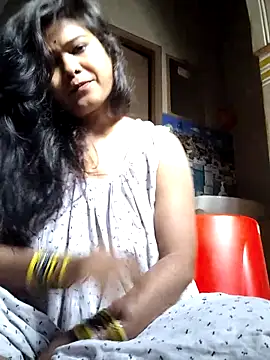 Snapshot of yoursweety09 chatting on 03-11-25, 02:21 yoursweety09 online show from 03-11-25, 02:21