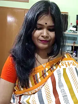 Snapshot of yoursweety09 chatting on 10-18-25, 01:56 yoursweety09 online show from 10-18-25, 01:56