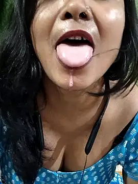 Snapshot of yoursweety09 chatting on 10-25-25, 01:46 yoursweety09 online show from 10-25-25, 01:46